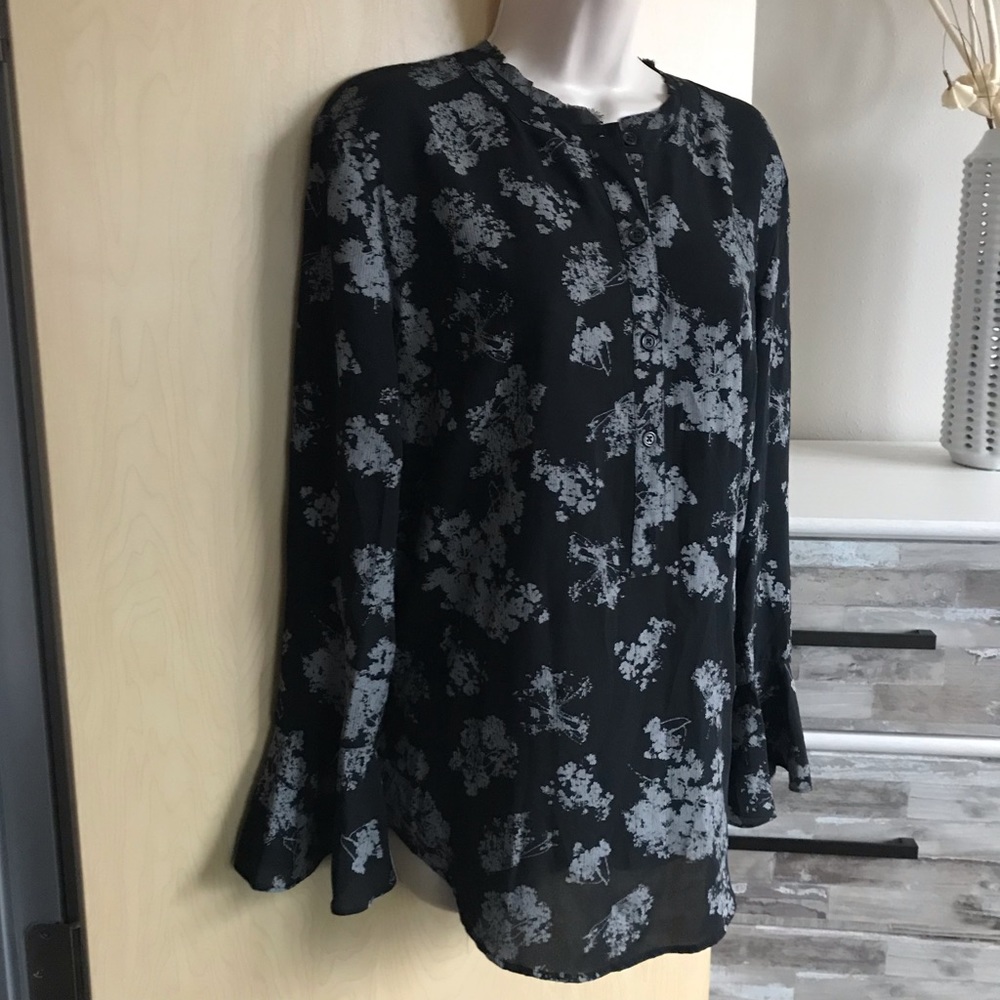 NWT Long Slight Bell Sleeve Tunic Blouse Size S
